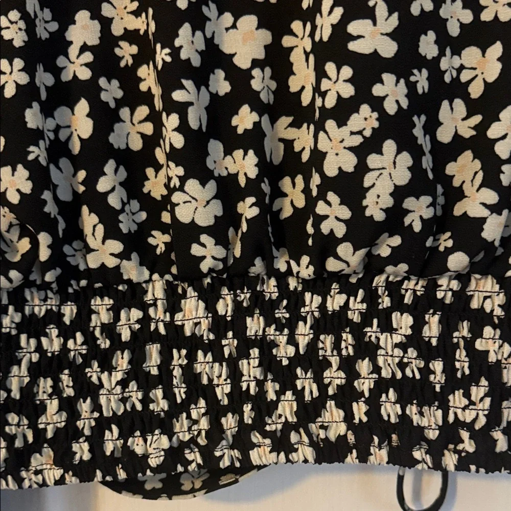 H&M Black and White Floral Blouse - Picture 5 of 6